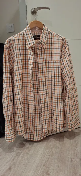 Camisa de vestir talla XXL.