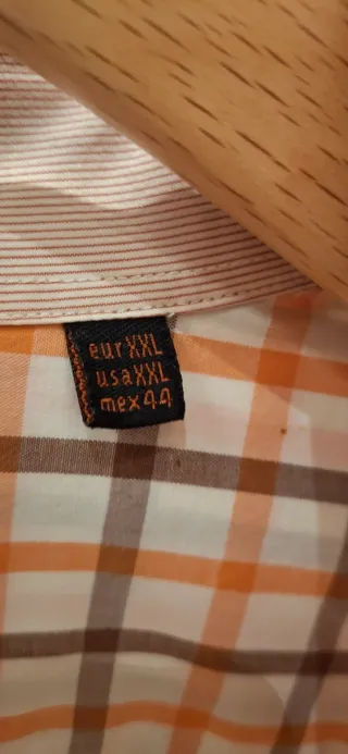 Camisa de vestir talla XXL.