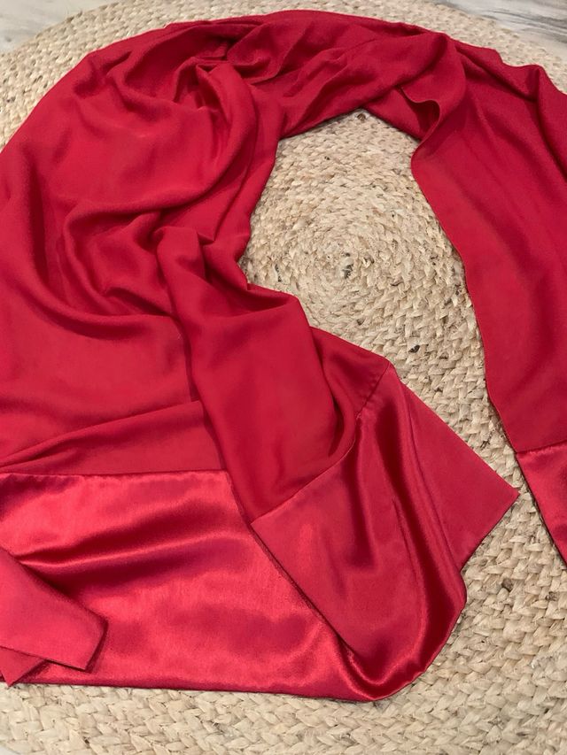 Chal estola rojo satén y gasa