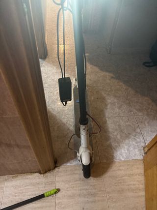 Patinete eléctrico blanco