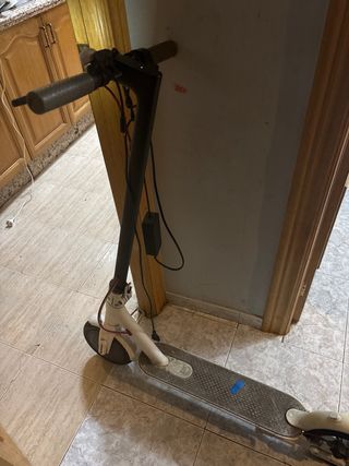 Patinete eléctrico blanco