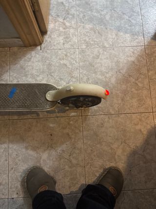 Patinete eléctrico blanco