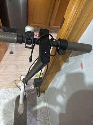 Patinete eléctrico blanco