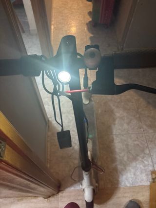 Patinete eléctrico blanco