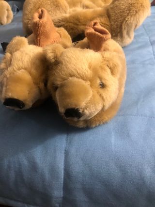 3 Mochilas peluche y 2 p. zapatillas niño pequeño.