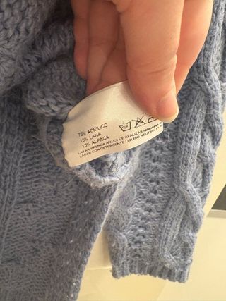 Jersey de lana azul trenzado