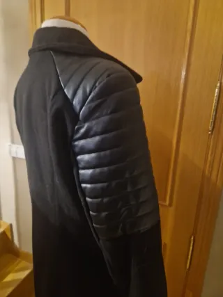 Abrigo de paño negro