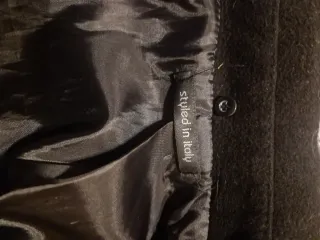 Abrigo de paño negro