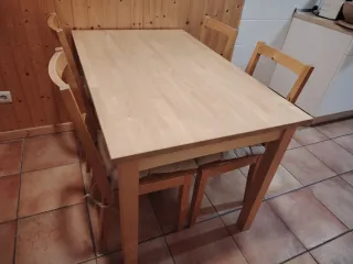 Tavolo da cucina con 4 sedie in legno
