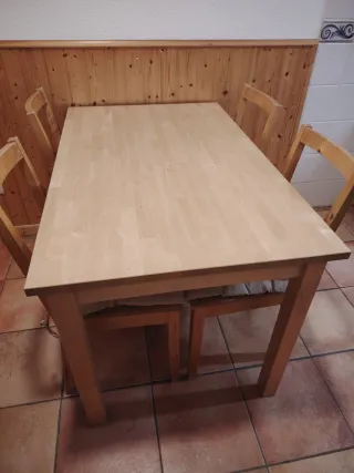 Tavolo da cucina con 4 sedie in legno