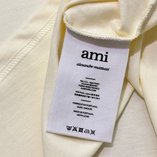 T-shirt Ami bege com coração vermelho