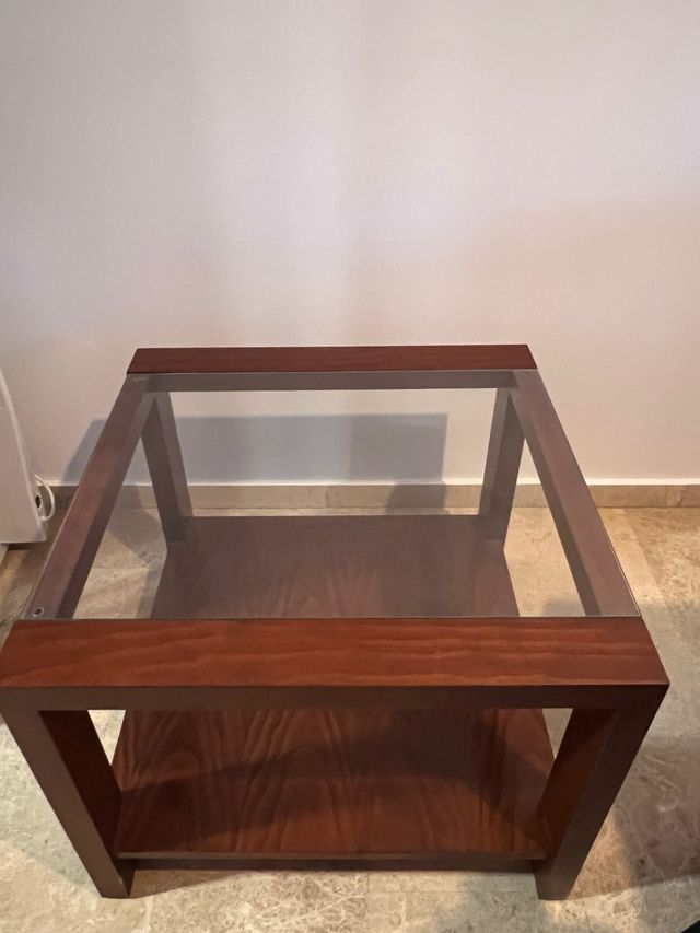 dos mesas de madera maciza en muy buen estado