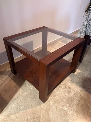 Due tavoli in legno massello in ottime condizioni