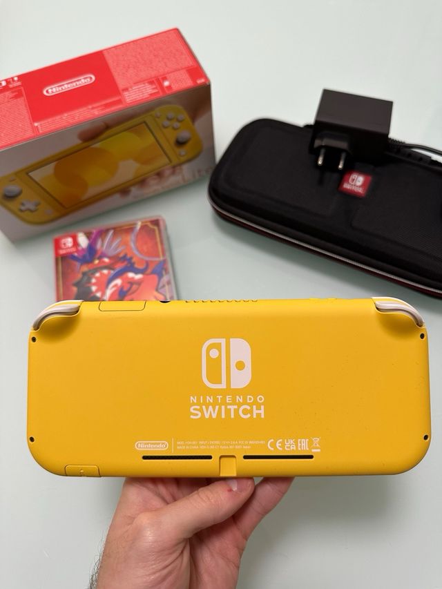 Nintendo Switch Lite Amarilla + Pokémon Escarlata