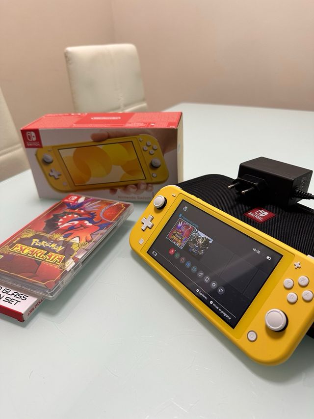 Nintendo Switch Lite Amarilla + Pokémon Escarlata