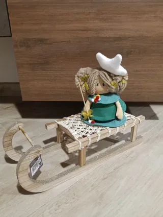 Slittino decorativo in legno e macramè