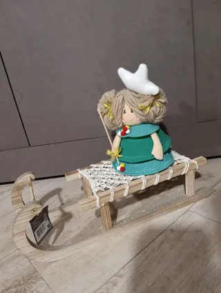 Slittino decorativo in legno e macramè