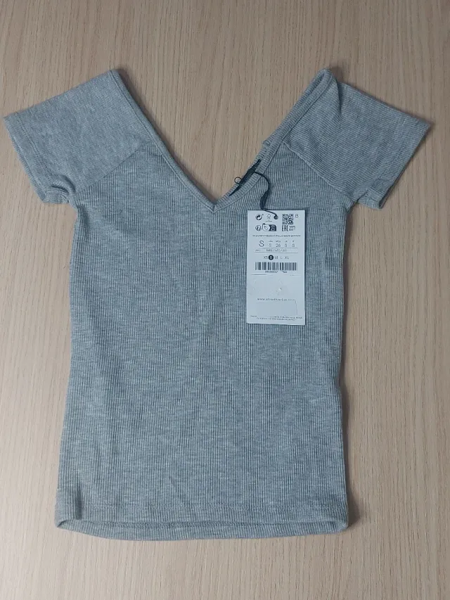 Top con escote en pico