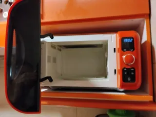 Microondas Naranja Marca Candy