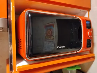 Microondas Naranja Marca Candy