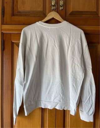 Sudadera Bershka blanca Seen 1:18 am
