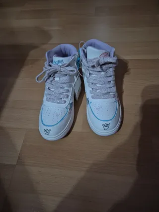 Botín deportivo Zara rosa y blanco