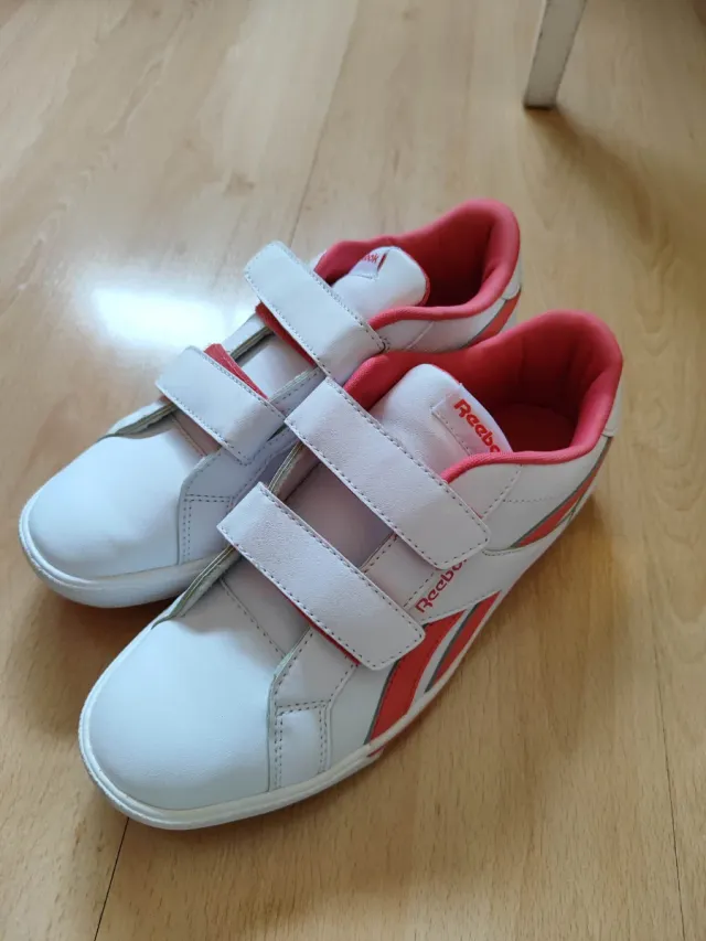 Zapatillas Reebok Velcro Blancas y Rojas