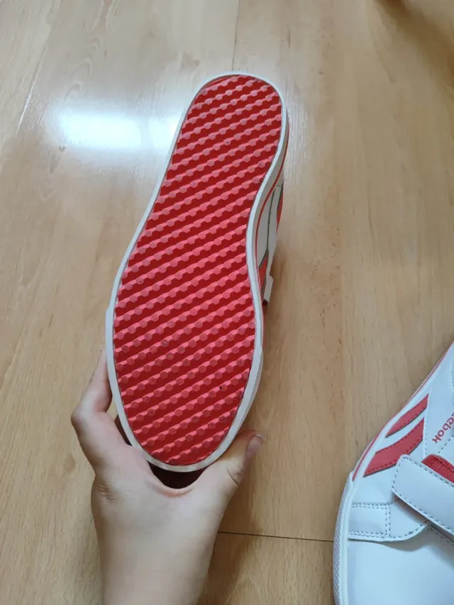 Zapatillas Reebok Velcro Blancas y Rojas