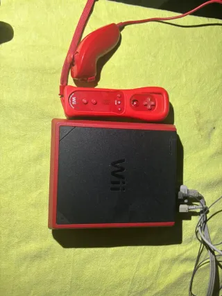 Nintendo Wii Mini Roja y juego Mario Kart