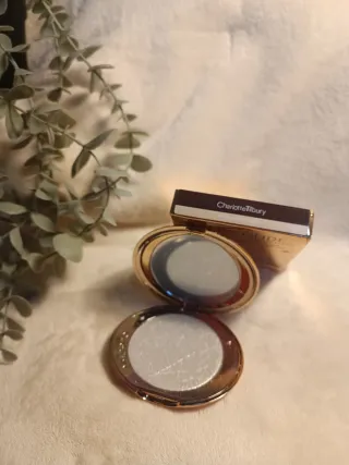 Iluminador Charlotte Tilbury Dorado y Plateado