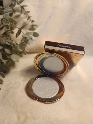 Iluminador Charlotte Tilbury Dorado y Plateado