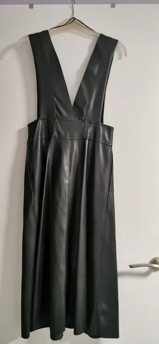 Vestido imitación cuero Zara