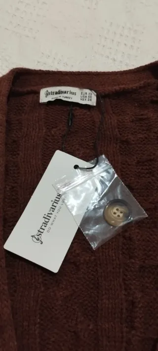 Rebeca cárdigan marrón Stradivarius