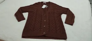 Rebeca cárdigan marrón Stradivarius