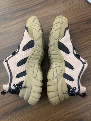 Zapatillas trekking Zara mujer rosa palo y beige