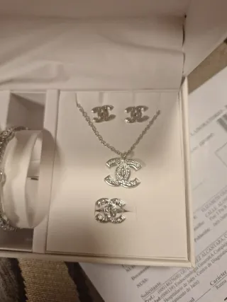 Conjunto Joyería Chanel Plata y Blanco