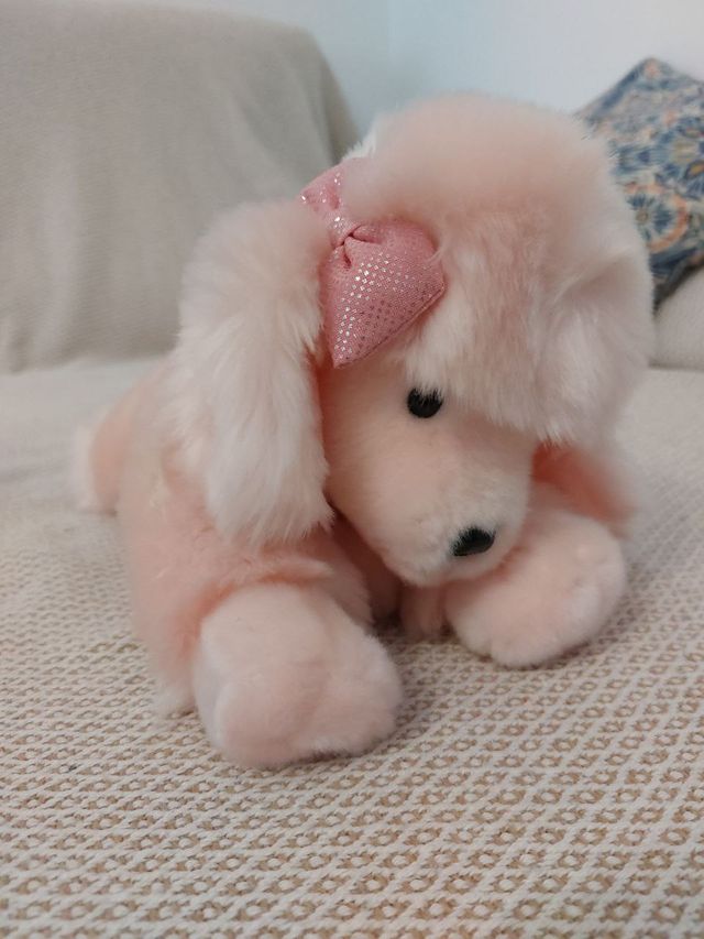 Peluche perro rosa con lazo