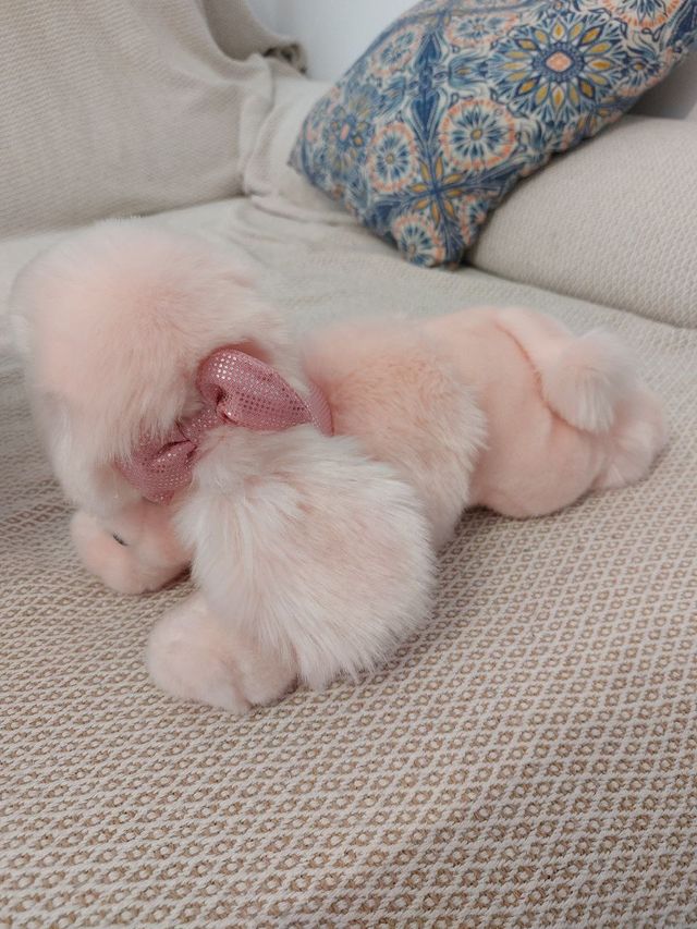 Peluche perro rosa con lazo