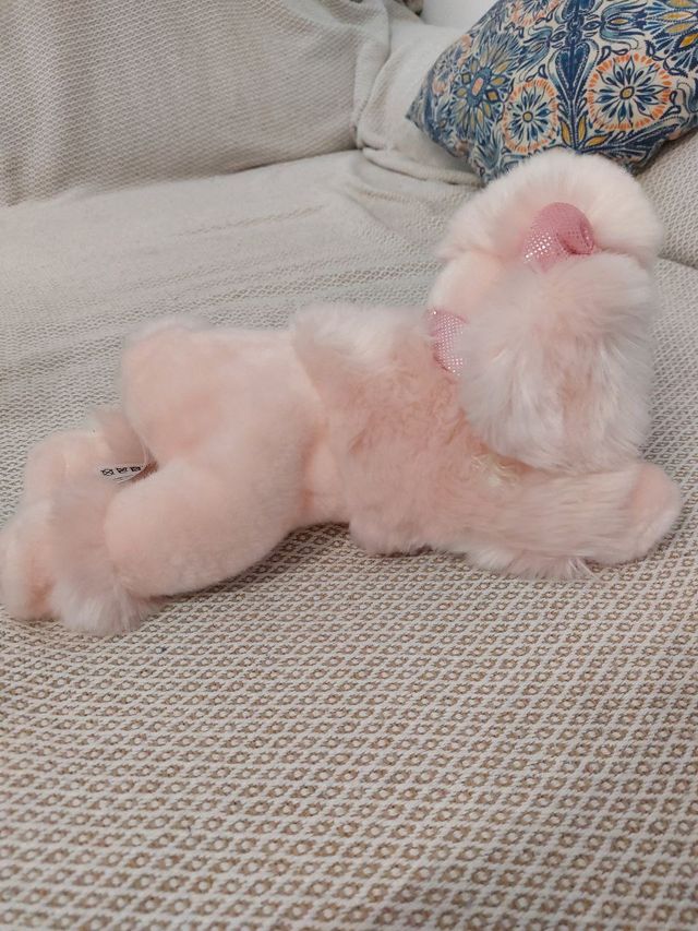 Peluche perro rosa con lazo