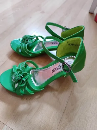 Zapatos tacón verde brillantes