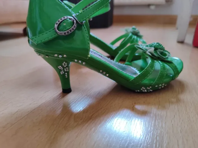 Zapatos tacón verde brillantes