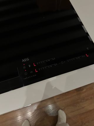 Placa de inducción AEG 3 zonas. Tiene garantía