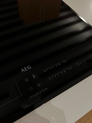 Placa de inducción AEG 3 zonas. Tiene garantía