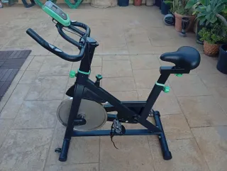 Bicicleta Estática Negra y Verde