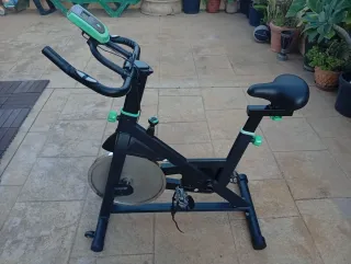 Bicicleta Estática Negra y Verde