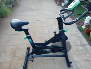 Bicicleta Estática Negra y Verde