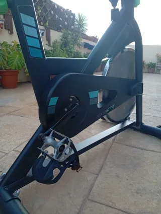 Bicicleta Estática Negra y Verde