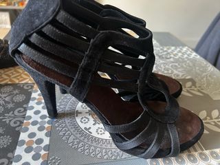 Zapatos Zara tacón trenzados negros