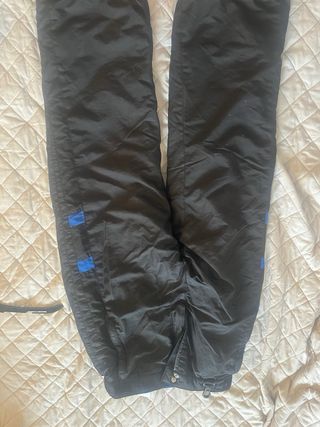 Pantalón de esquí negro y azul
