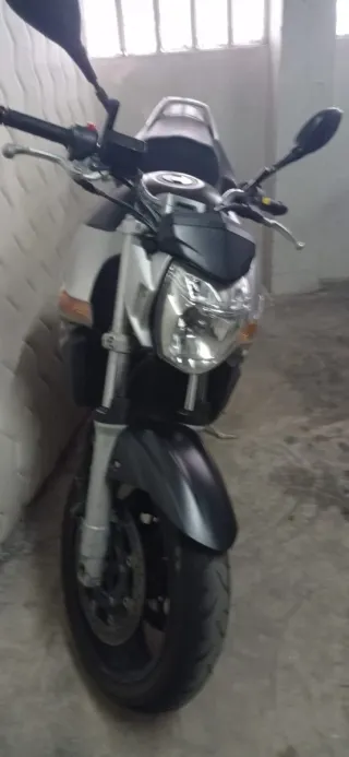 Moto Suzuki GSR 600 2006 CAMBIO POR COCHE